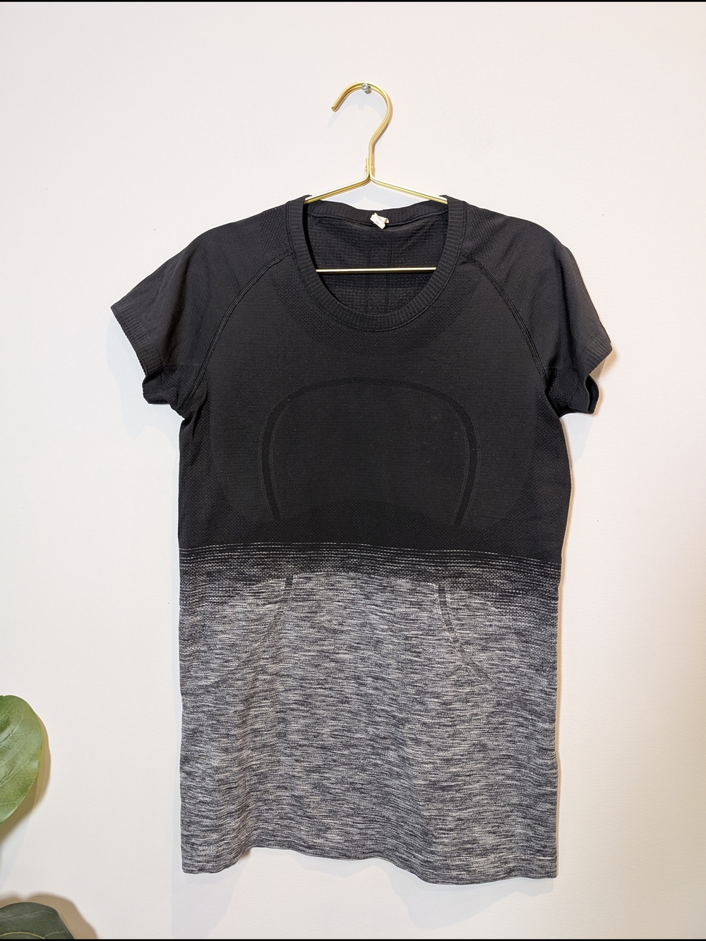 Lululemon Ombre Short Sleeve Top - Black/Gray